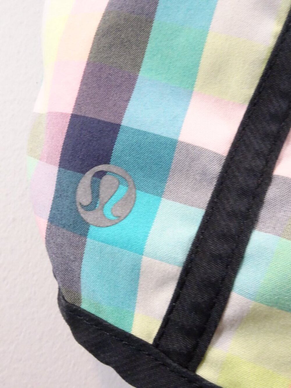 Lululemon Run Speed Shorts Women’s Run Short Size 4 Black Pink Blue Workout - Picture 6 of 7